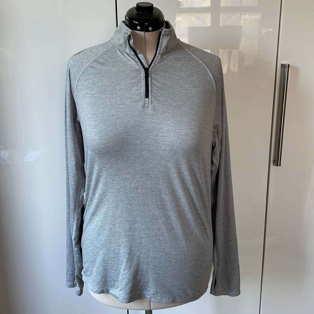 GapFit Brushed Tech Jersey with Long Sleeve in Gray Size-Small
